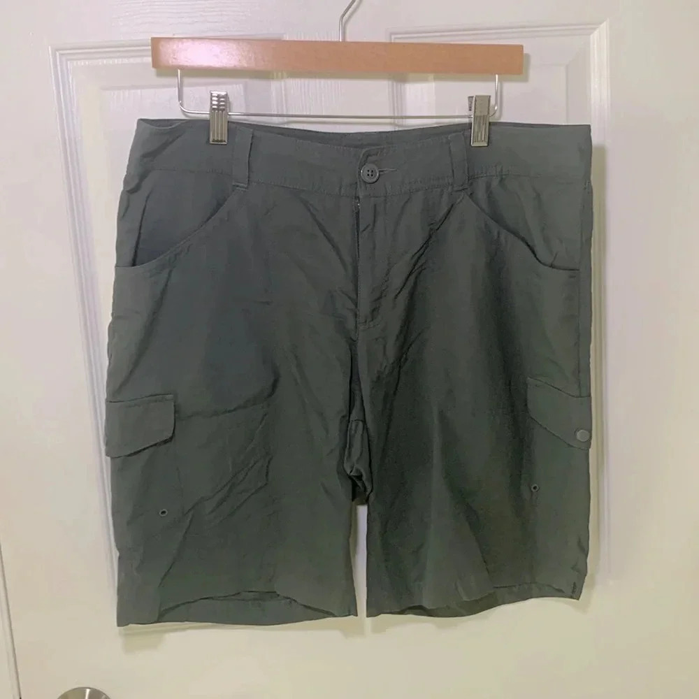 Columbia gray omni wick shorts size 14